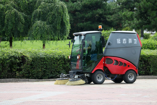 腾阳道路电动扫地车(图1)